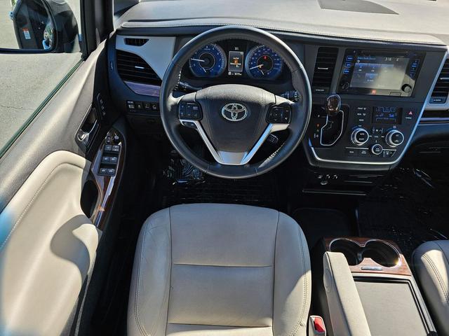Photo of 2016 Silver Sky Metallic Toyota Sienna