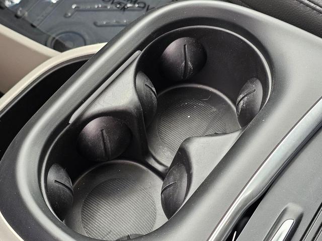 Photo of 2022 Fathom Blue Pearl Coat Chrysler Pacifica
