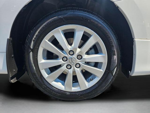 Photo of 2010 Super White Toyota Matrix