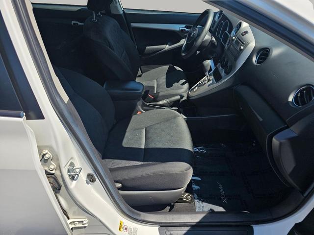 Photo of 2010 Super White Toyota Matrix