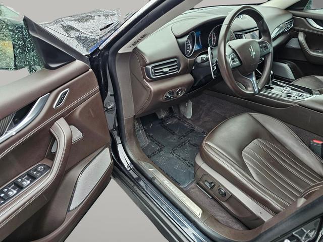 Photo of 2017 Nero Ribelle Mica Maserati Levante