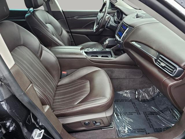 Photo of 2017 Nero Ribelle Mica Maserati Levante