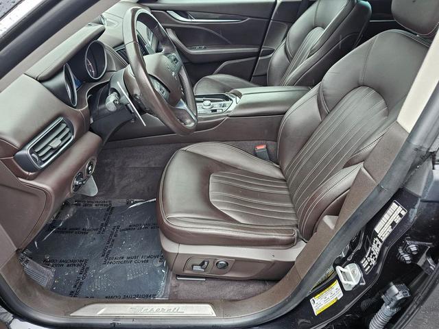 Photo of 2017 Nero Ribelle Mica Maserati Levante