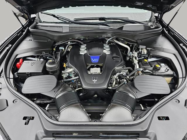 Photo of 2017 Nero Ribelle Mica Maserati Levante