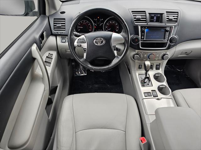 Photo of 2013 Sizzling Crimson Mica Toyota Highlander