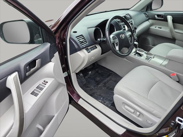 Photo of 2013 Sizzling Crimson Mica Toyota Highlander