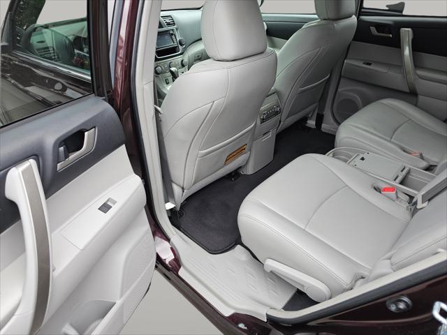 Photo of 2013 Sizzling Crimson Mica Toyota Highlander