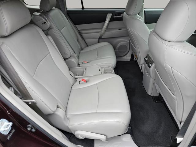 Photo of 2013 Sizzling Crimson Mica Toyota Highlander