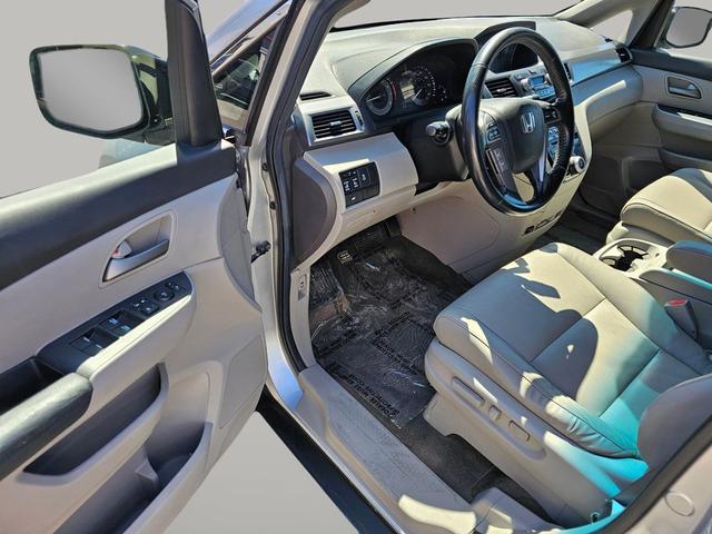 Photo of 2012 Alabaster Silver Metallic Honda Odyssey