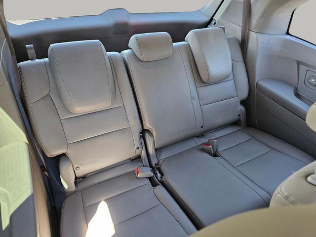 Photo of 2012 Alabaster Silver Metallic Honda Odyssey