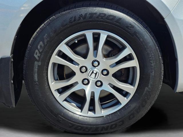 Photo of 2012 Alabaster Silver Metallic Honda Odyssey
