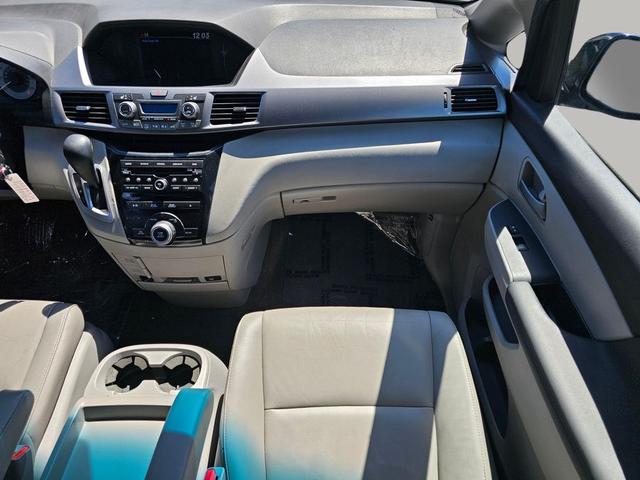 Photo of 2012 Alabaster Silver Metallic Honda Odyssey