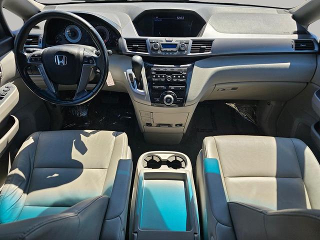 Photo of 2012 Alabaster Silver Metallic Honda Odyssey
