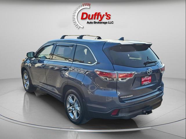 Photo of 2015 Shoreline Blue Pearl Toyota Highlander