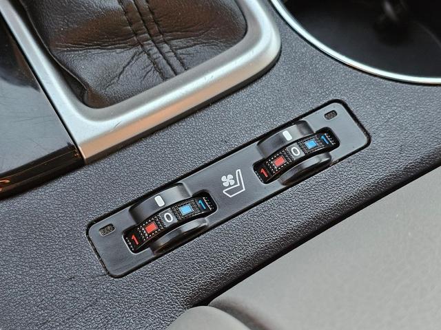 Photo of 2015 Shoreline Blue Pearl Toyota Highlander
