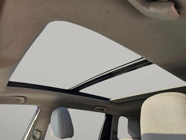 Photo of 2015 Shoreline Blue Pearl Toyota Highlander