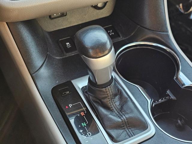 Photo of 2015 Shoreline Blue Pearl Toyota Highlander