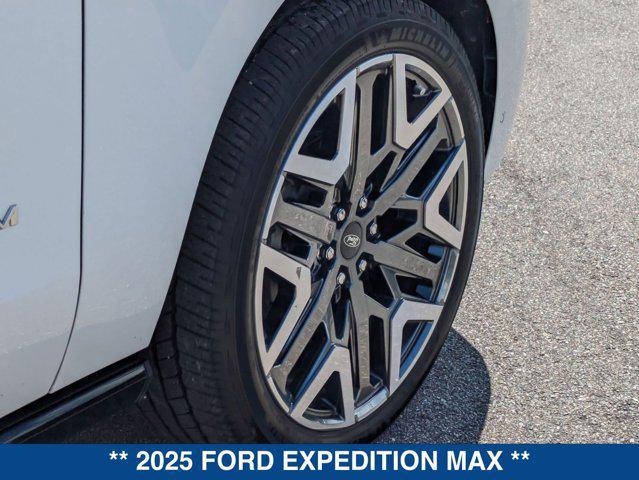 Photo of 2025 STAR WHITE MET TRI-COAT Ford Expedition Max