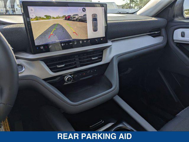 Photo of 2025 White Ford Explorer