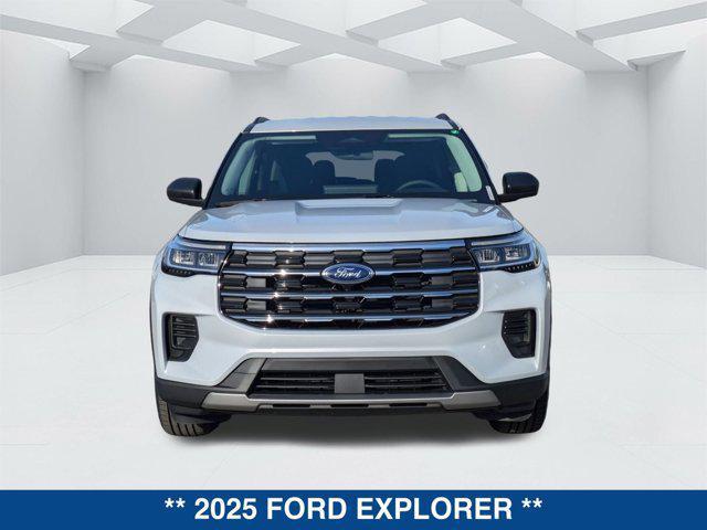Photo of 2025 White Ford Explorer