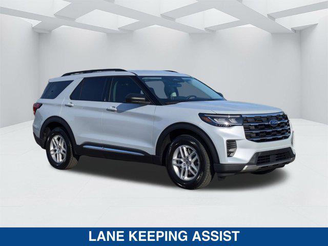 Photo of 2025 White Ford Explorer