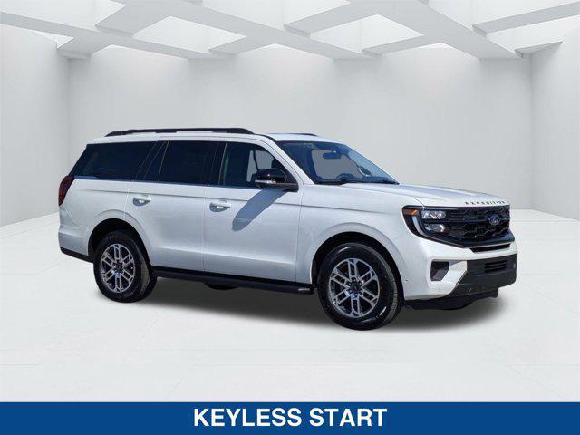Photo of 2025 STAR WHITE MET TRI-COAT Ford Expedition