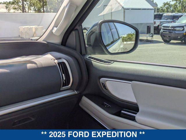 Photo of 2025 STAR WHITE MET TRI-COAT Ford Expedition