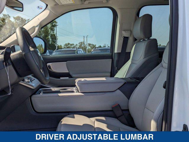 Photo of 2025 STAR WHITE MET TRI-COAT Ford Expedition