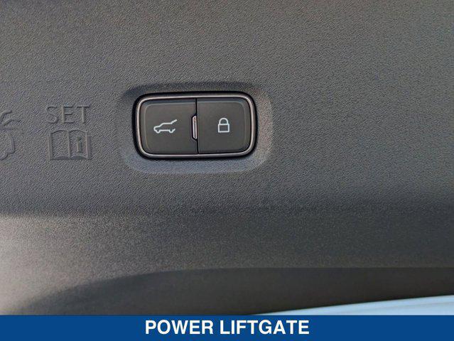Photo of 2025 STAR WHITE MET TRI-COAT Ford Expedition