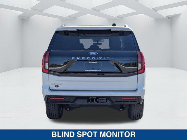 Photo of 2025 STAR WHITE MET TRI-COAT Ford Expedition