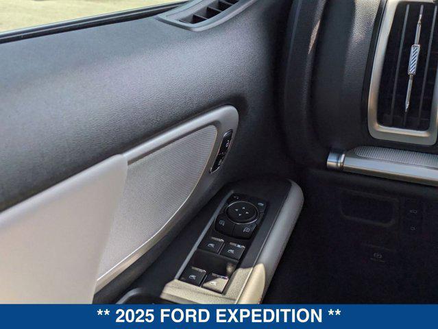 Photo of 2025 STAR WHITE MET TRI-COAT Ford Expedition