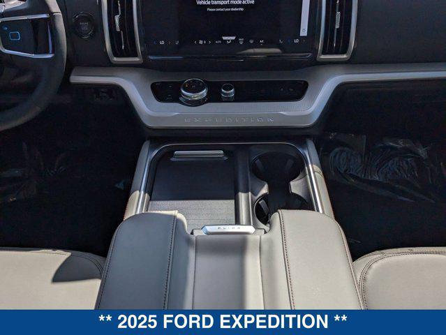 Photo of 2025 STAR WHITE MET TRI-COAT Ford Expedition