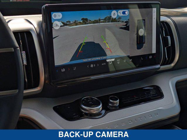 Photo of 2025 STAR WHITE MET TRI-COAT Ford Expedition