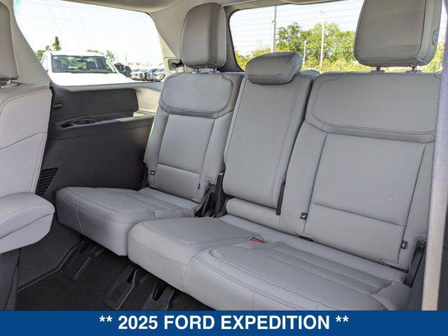 Photo of 2025 STAR WHITE MET TRI-COAT Ford Expedition