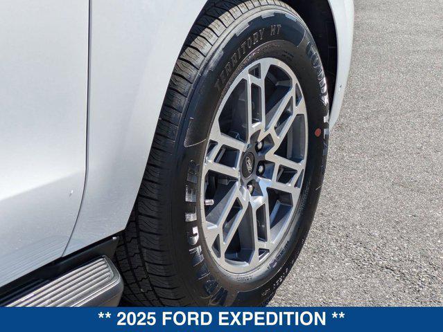 Photo of 2025 STAR WHITE MET TRI-COAT Ford Expedition