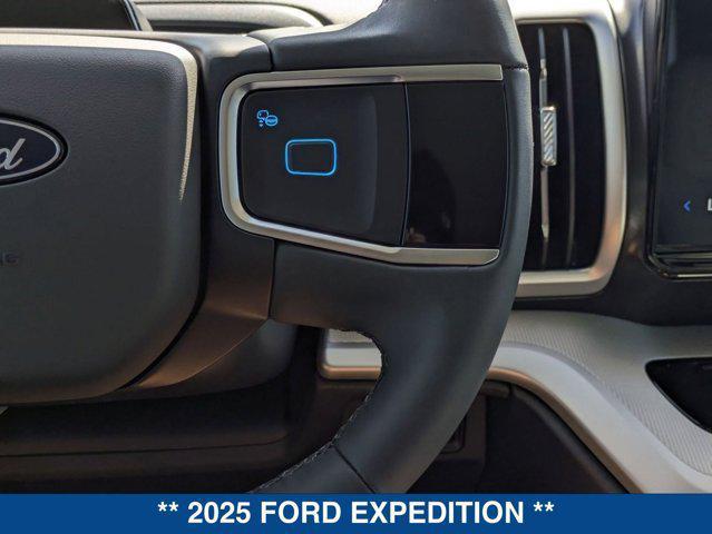 Photo of 2025 STAR WHITE MET TRI-COAT Ford Expedition