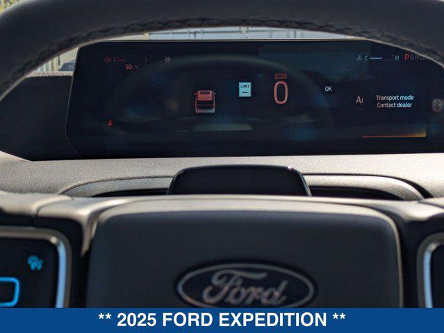 Photo of 2025 STAR WHITE MET TRI-COAT Ford Expedition
