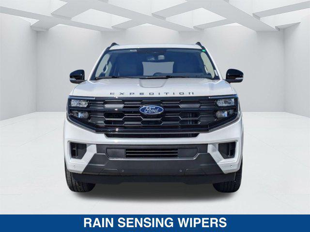 Photo of 2025 STAR WHITE MET TRI-COAT Ford Expedition