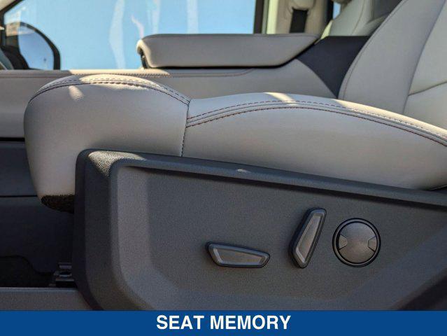 Photo of 2025 STAR WHITE MET TRI-COAT Ford Expedition