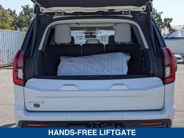 Photo of 2025 STAR WHITE MET TRI-COAT Ford Expedition