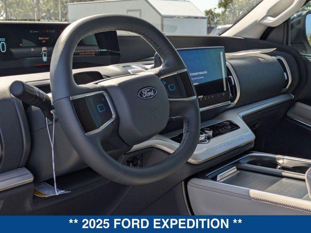 Photo of 2025 STAR WHITE MET TRI-COAT Ford Expedition