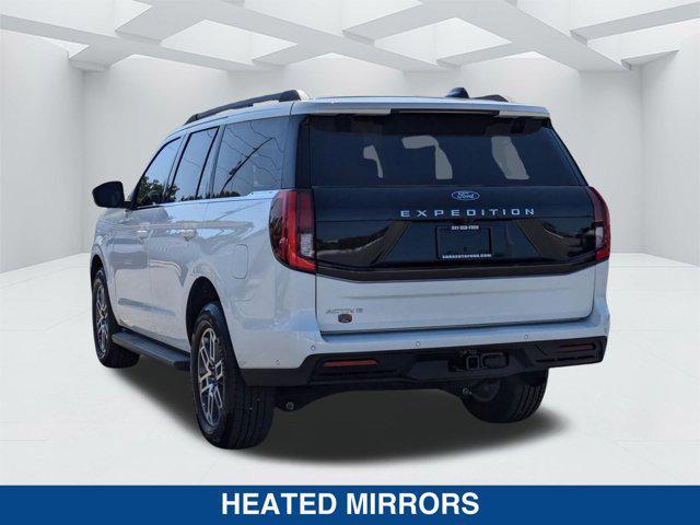 Photo of 2025 STAR WHITE MET TRI-COAT Ford Expedition