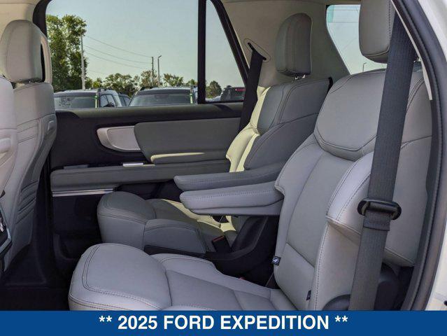 Photo of 2025 STAR WHITE MET TRI-COAT Ford Expedition