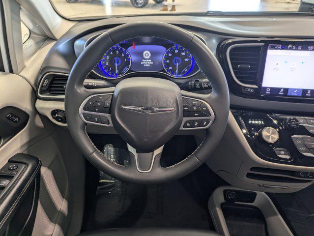 Photo of 2023 Bright White Clearcoat Chrysler Pacifica