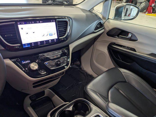 Photo of 2023 Bright White Clearcoat Chrysler Pacifica