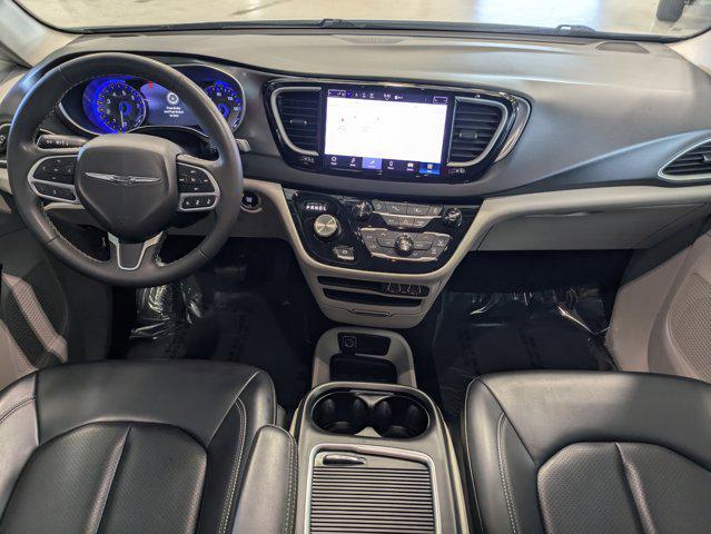 Photo of 2023 Bright White Clearcoat Chrysler Pacifica