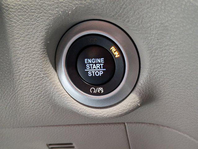 Photo of 2023 Bright White Clearcoat Chrysler Pacifica