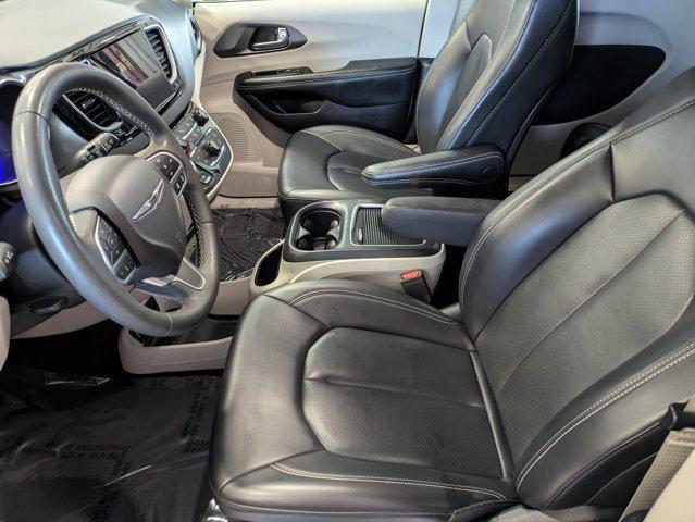 Photo of 2023 Bright White Clearcoat Chrysler Pacifica