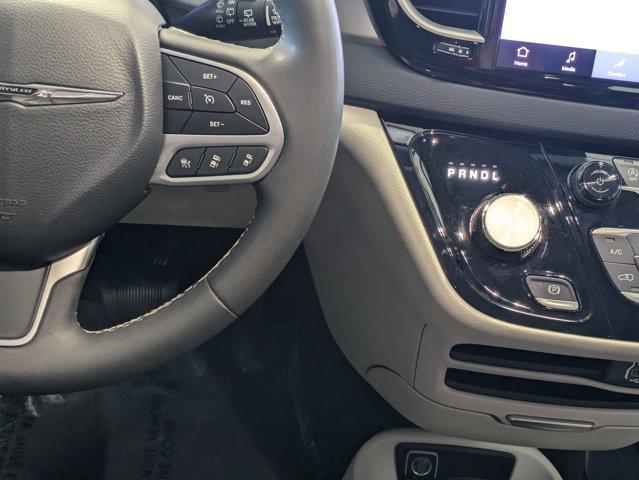 Photo of 2023 Bright White Clearcoat Chrysler Pacifica