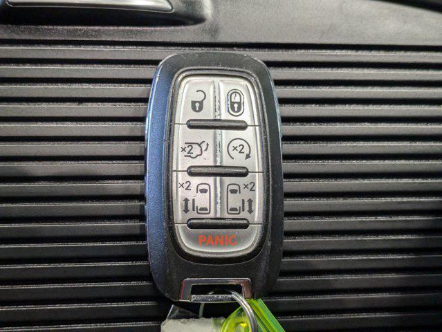 Photo of 2023 Bright White Clearcoat Chrysler Pacifica